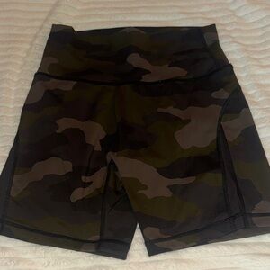 Aerie Camo High-Waisted Women's Shorts